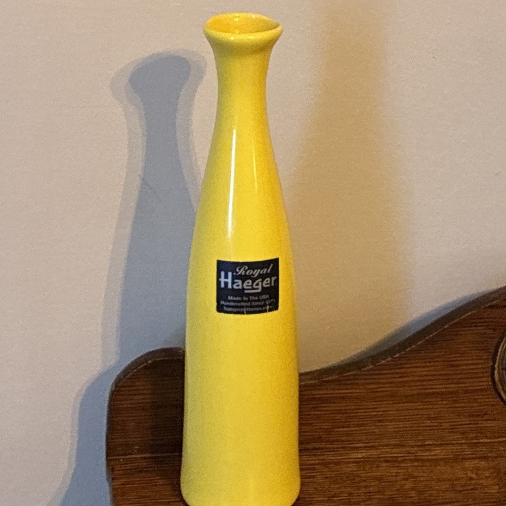 VTG Haeger Art Pottery USA Sunshine Yellow Bud Vase MCM‎ 10.5"